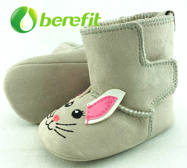 Zapatos para bebés y botas para niñas pequeñas con un lindo diseño de animales y buenos para caminar.