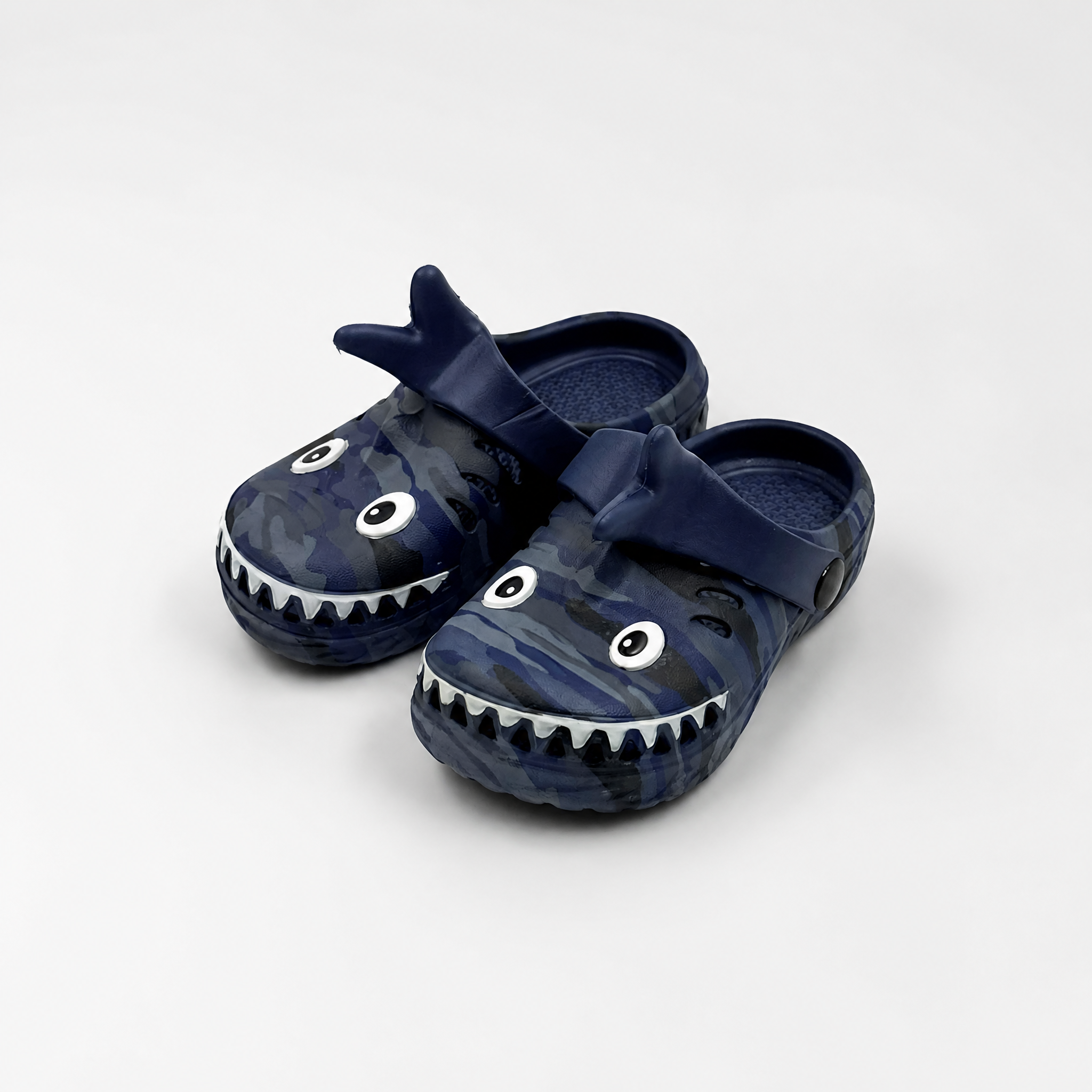 Zuecos de tiburón de camuflaje azul para niños de Bulk con correa de aleta 3D
