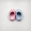 Zuecos de unicornio rosa para niños a granel Zapatos de jardín con tema de arco iris y corazón