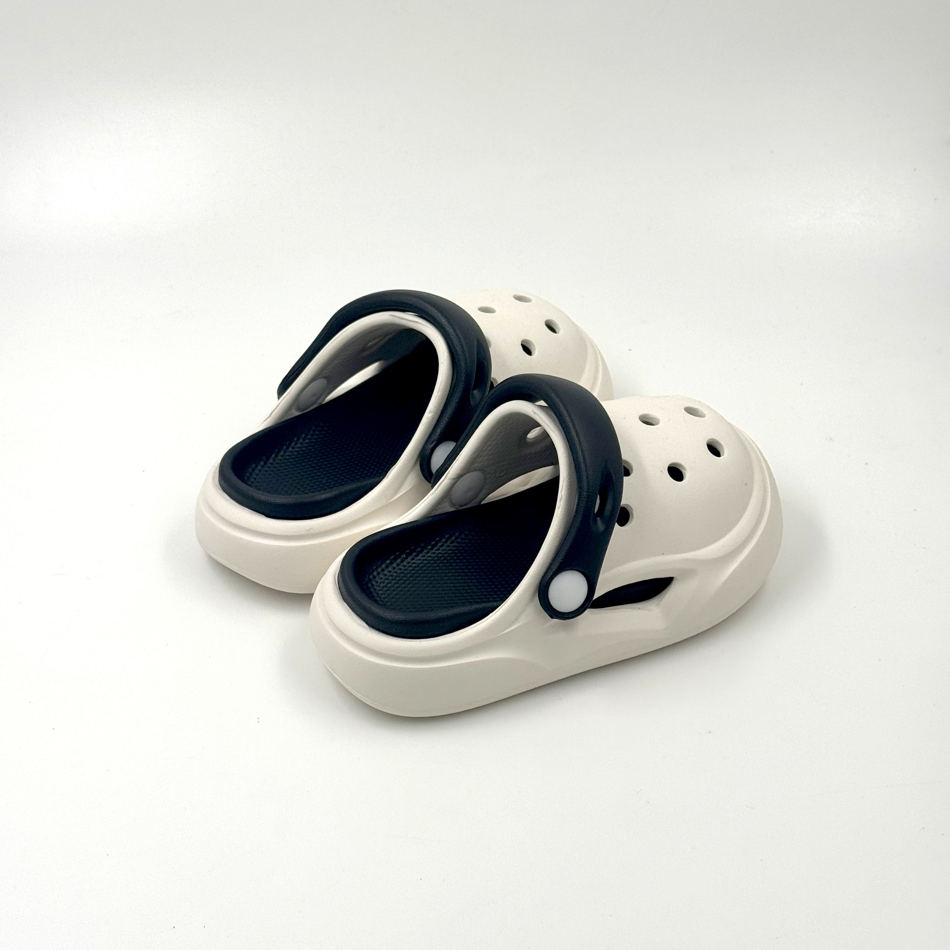 zapatos blancos y negros zuecos niños zuecos geniales