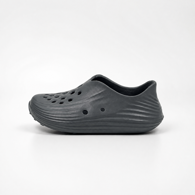 Proveedor al por mayor de zuecos de jardín gris carbón para niños EVA Slip-On