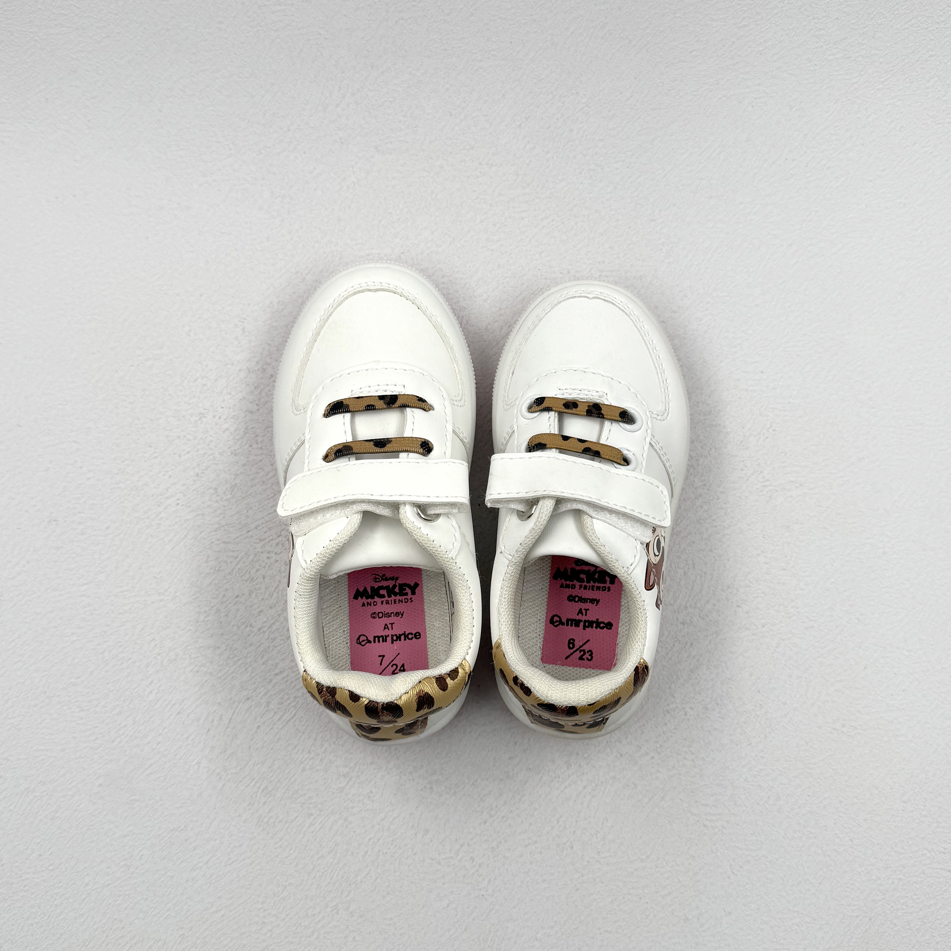 Niños hermosos zapatos para correr 