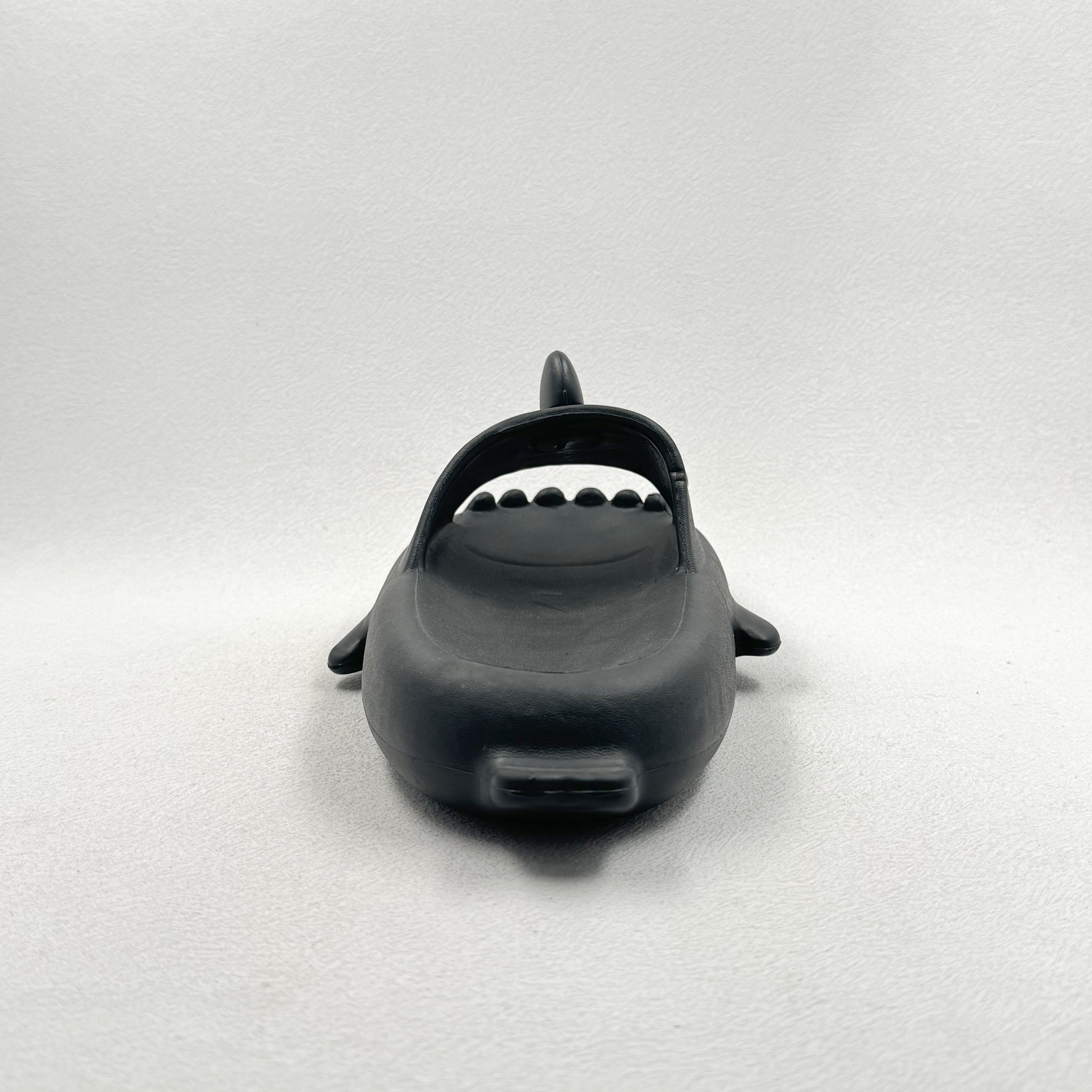 Tobogán de tiburones nublados