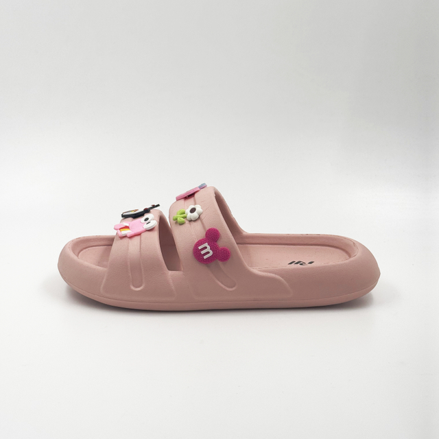 Zapatillas deslizantes de doble correa con dibujos animados y dijes de flores al por mayor