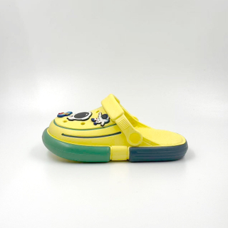 Zuecos de astronauta para niños a granel con dijes | Fábrica de sandalias EVA con tema espacial al por mayor