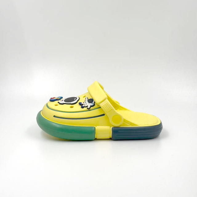 Zuecos de astronauta para niños a granel con dijes | Fábrica de sandalias EVA con tema espacial al por mayor