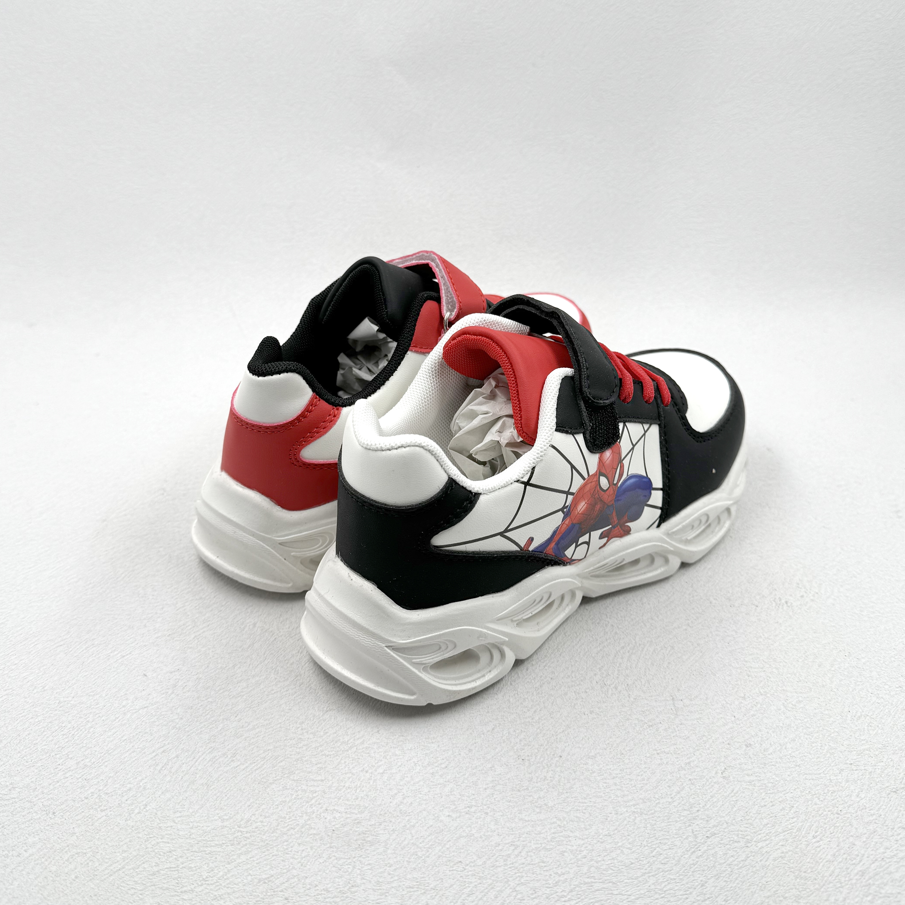 Niños Lindas zapatillas de carrera Spiderman con Eva Sole