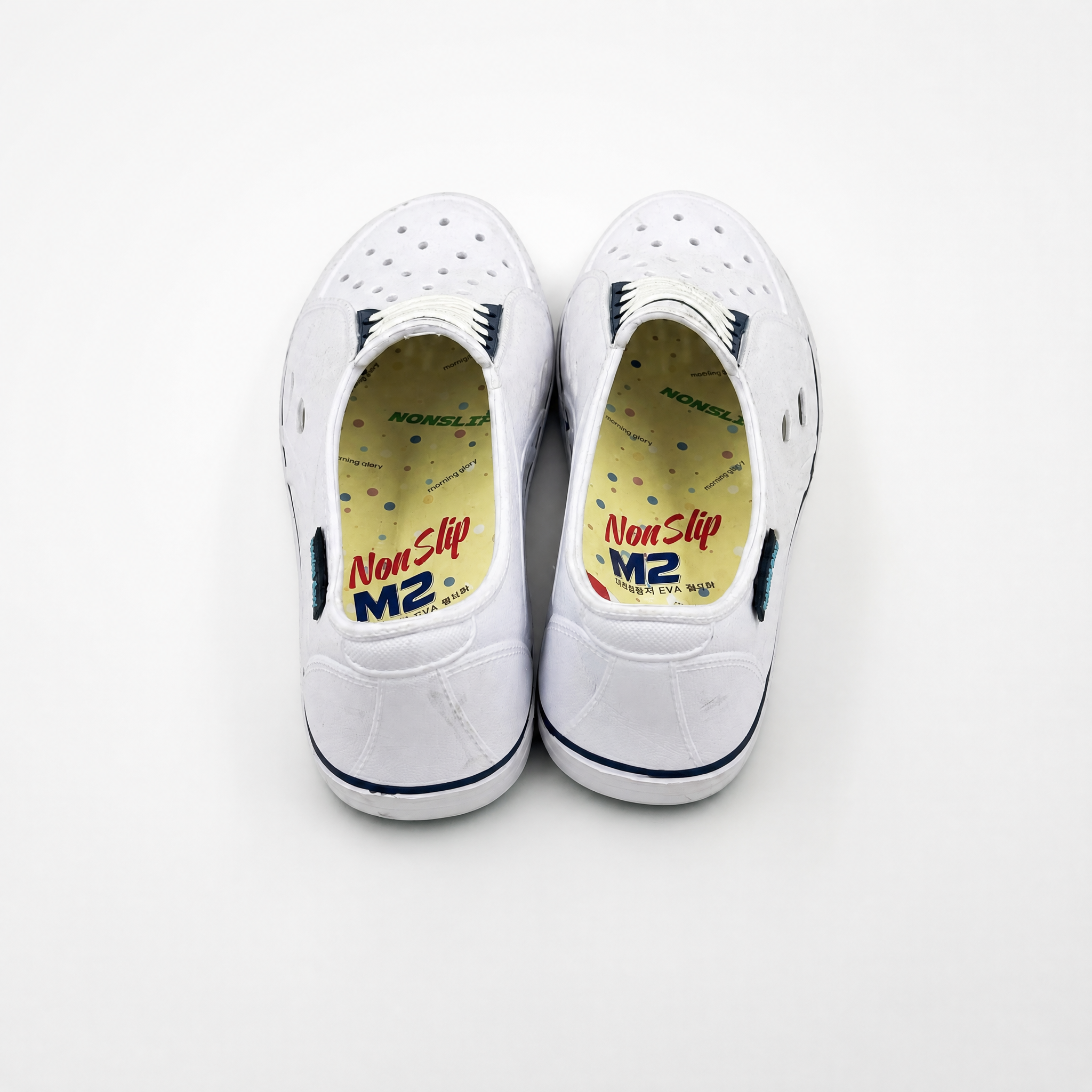 Zuecos escolares deportivos blancos para niños a granel con cordones decorativos de EVA