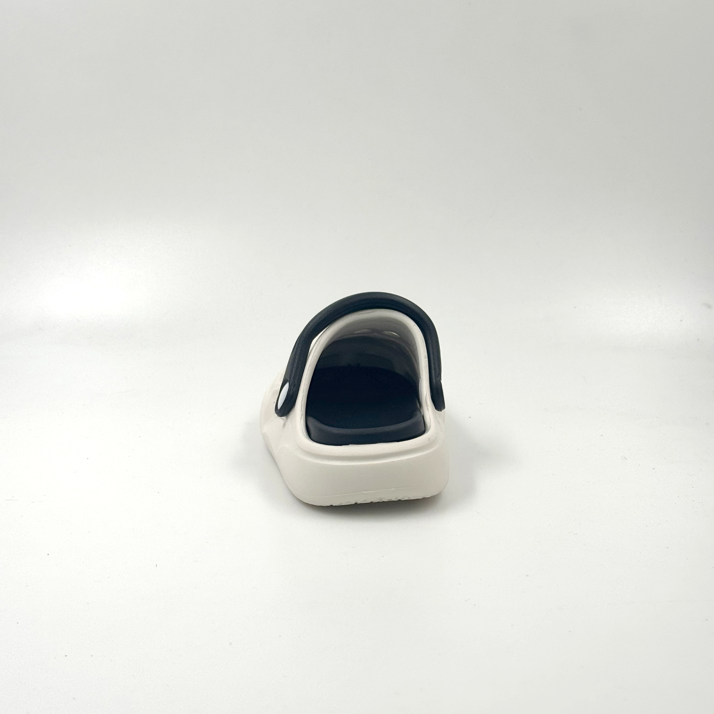 zapatos blancos y negros zuecos niños zuecos geniales