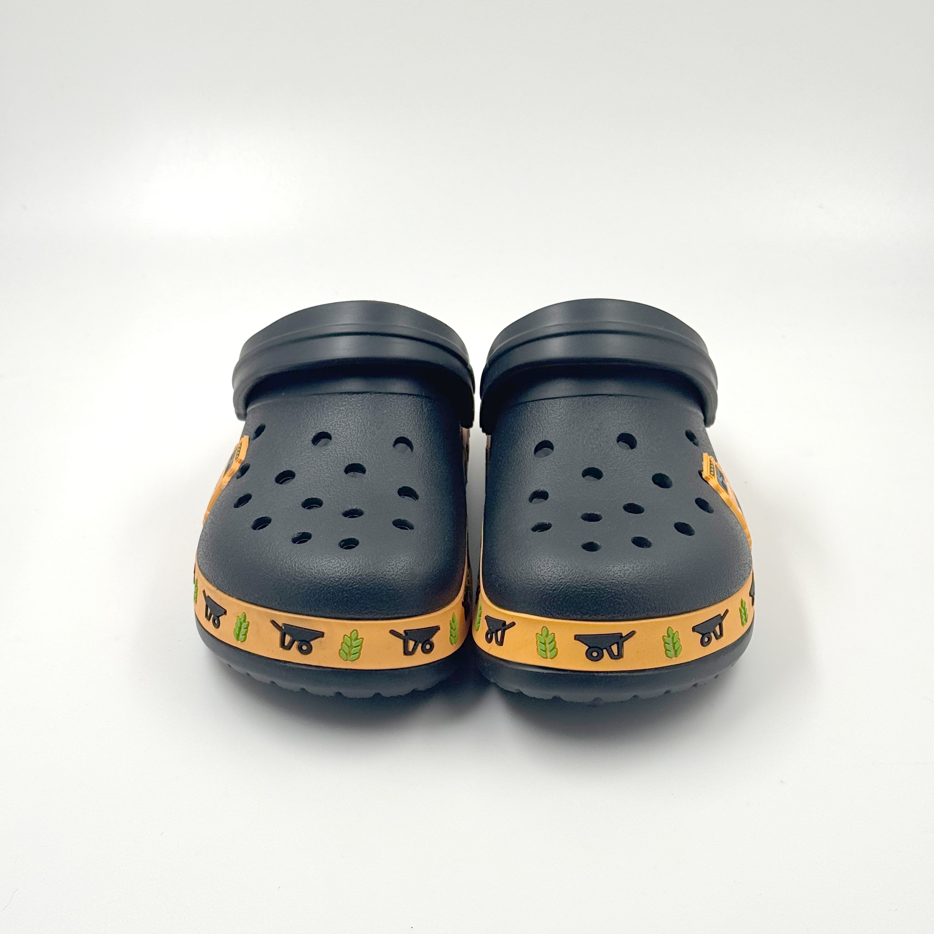 Zuecos negros Zuecos personalizados Zuecos deslizantes