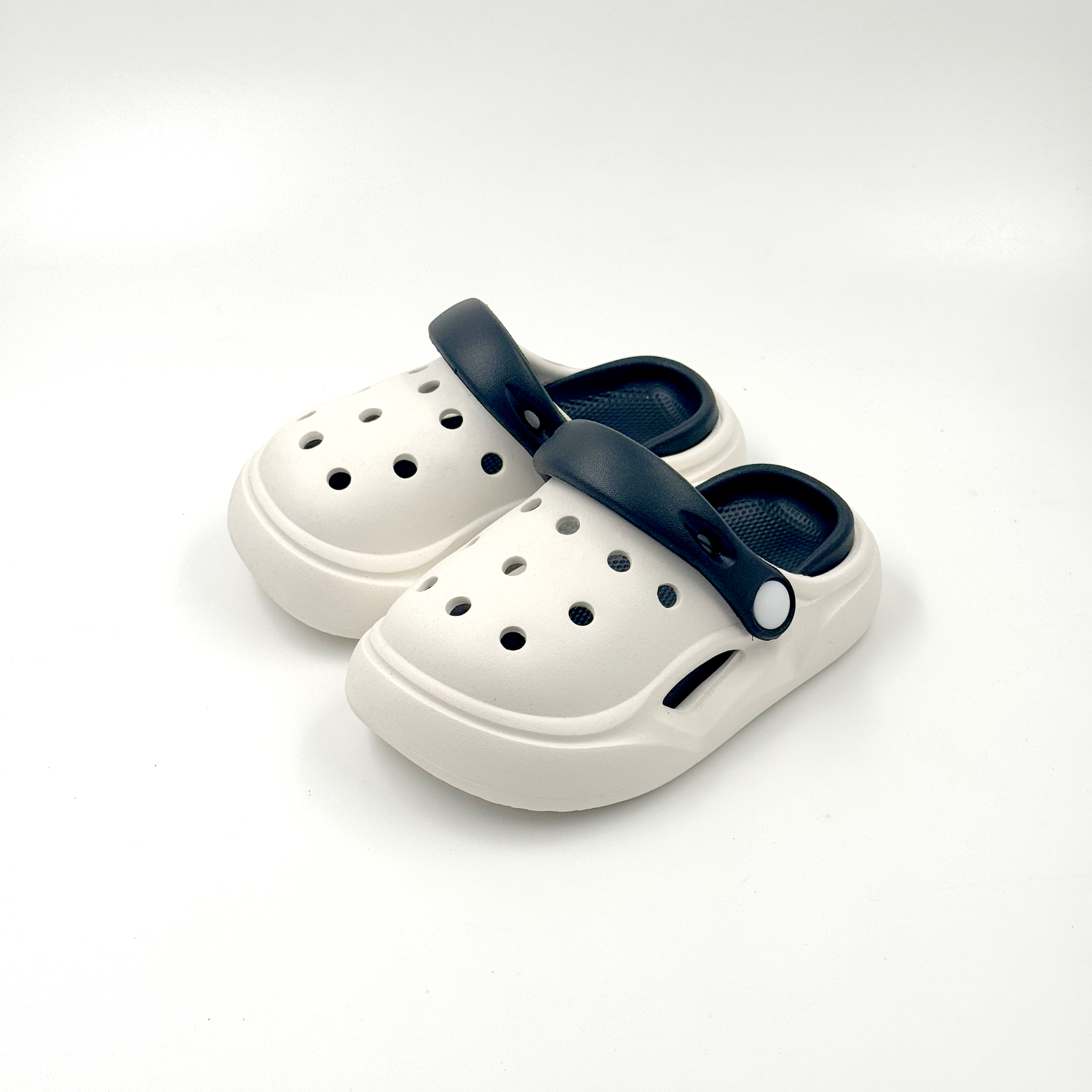 zapatos blancos y negros zuecos niños zuecos geniales