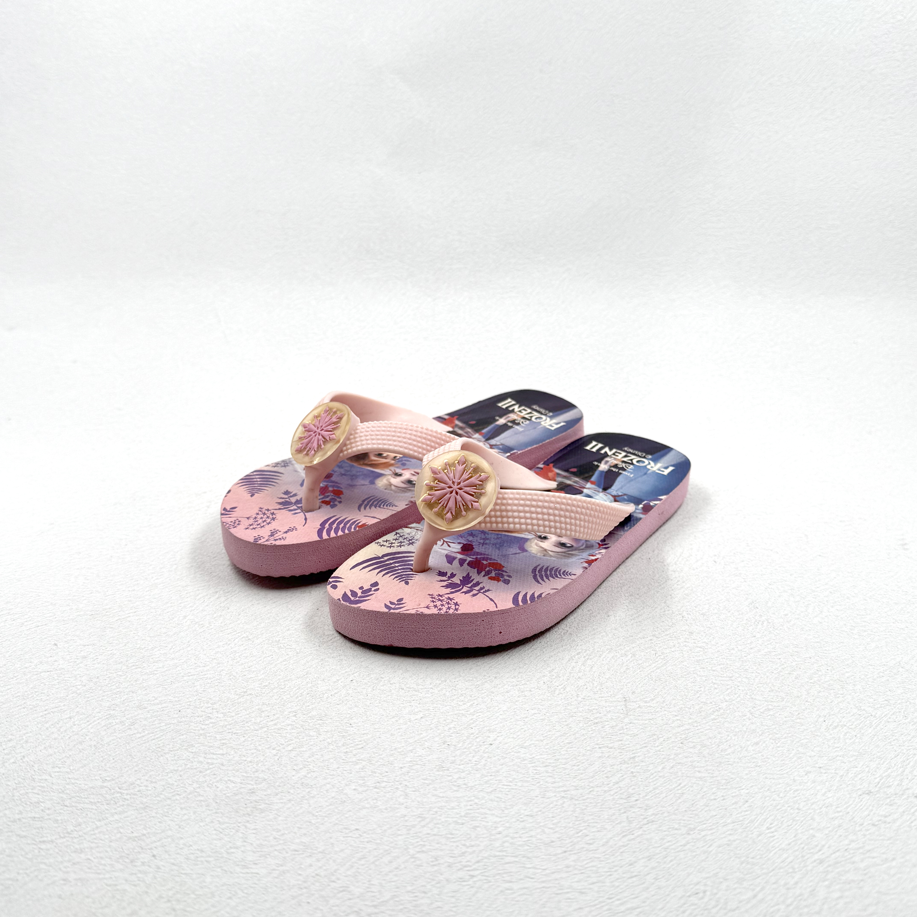 Chicas de iluminación congelada chanclas