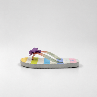 Chanclas rayadas del arco iris de los niños al por mayor con el encanto de la flor 3D