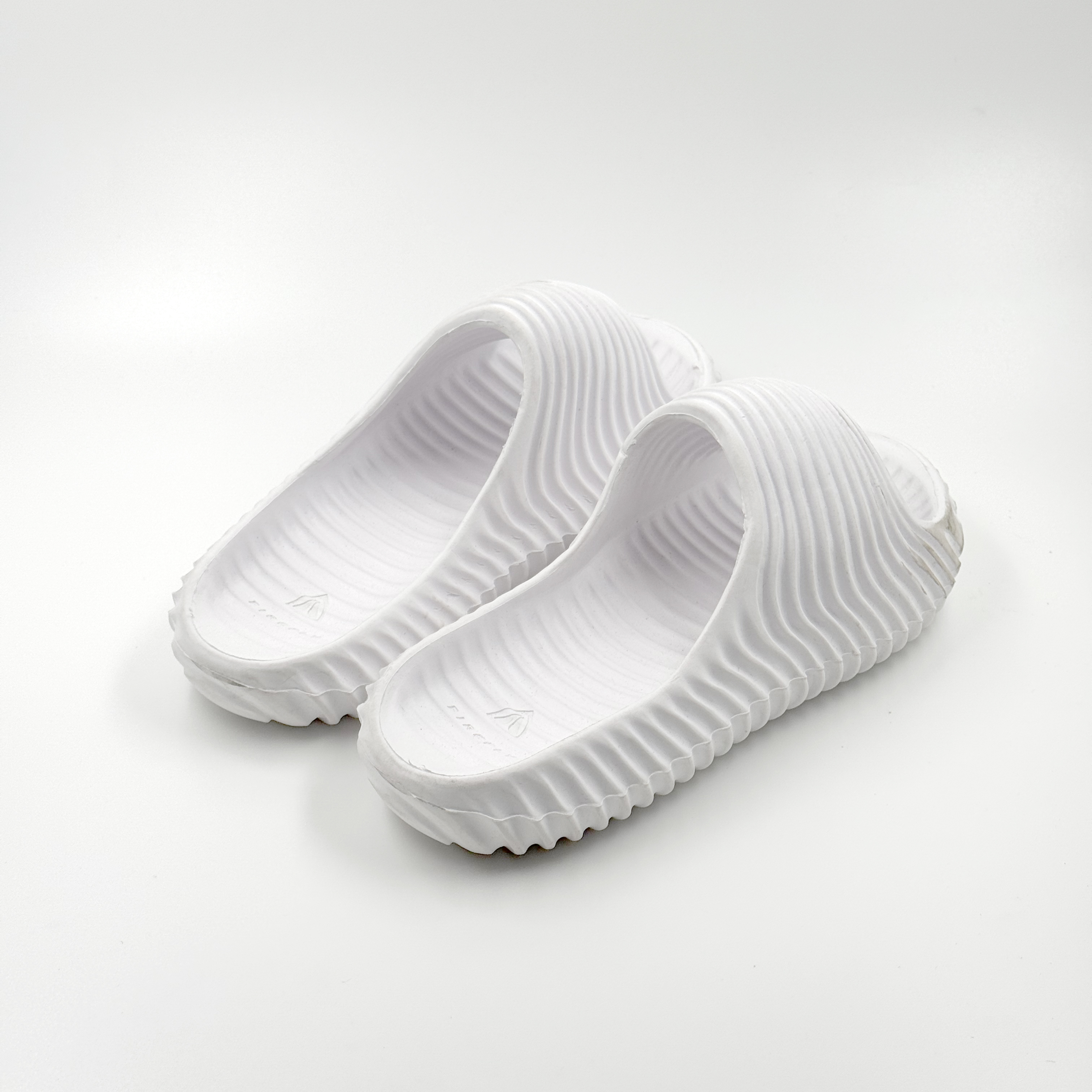 Slipper de diseñador de mujeres zapatillas de moda zapatillas populares 