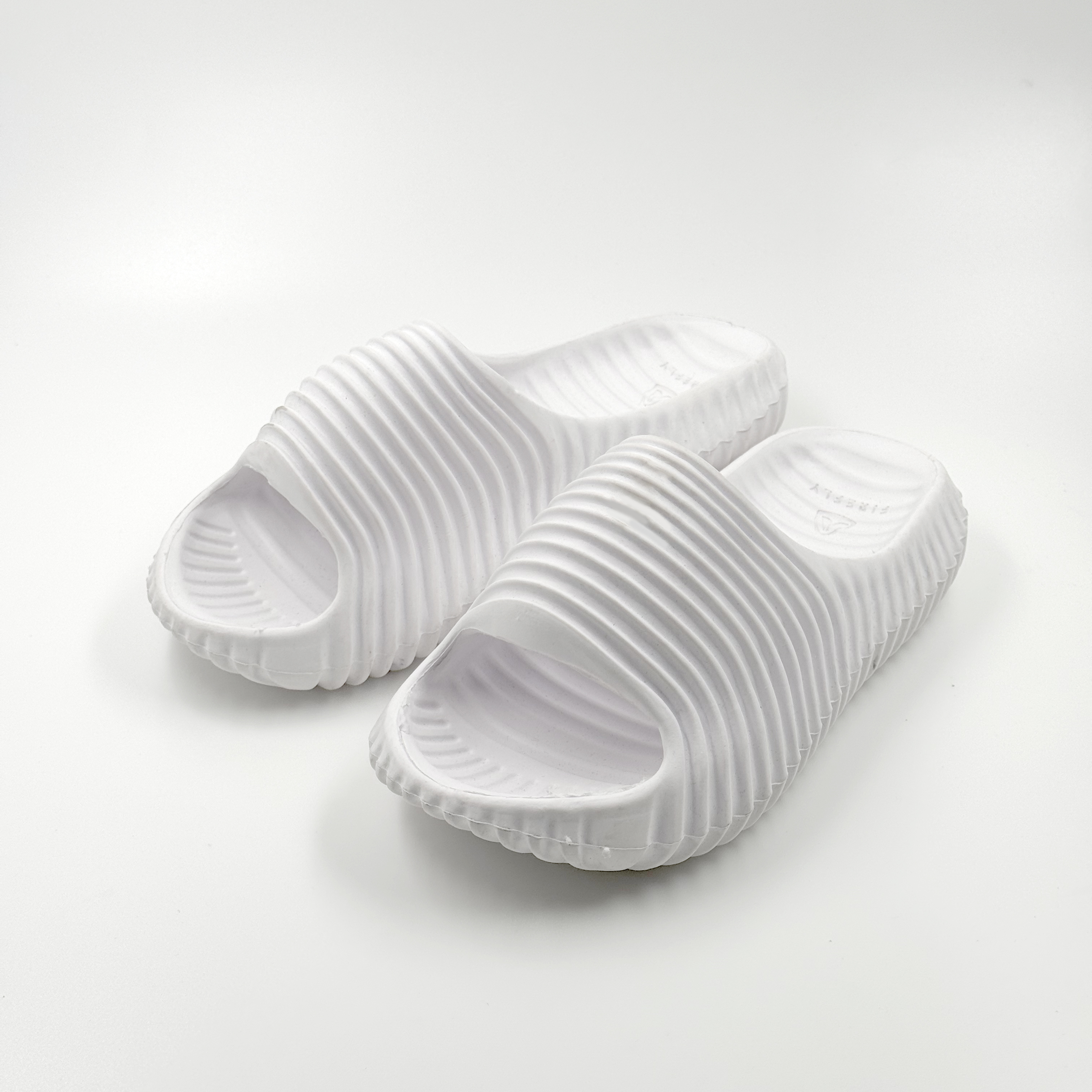 Slipper de diseñador de mujeres zapatillas de moda zapatillas populares 